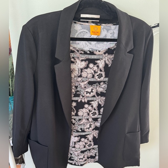 Ruby Rd Black & Cream Top 2x - Picture 2 of 4